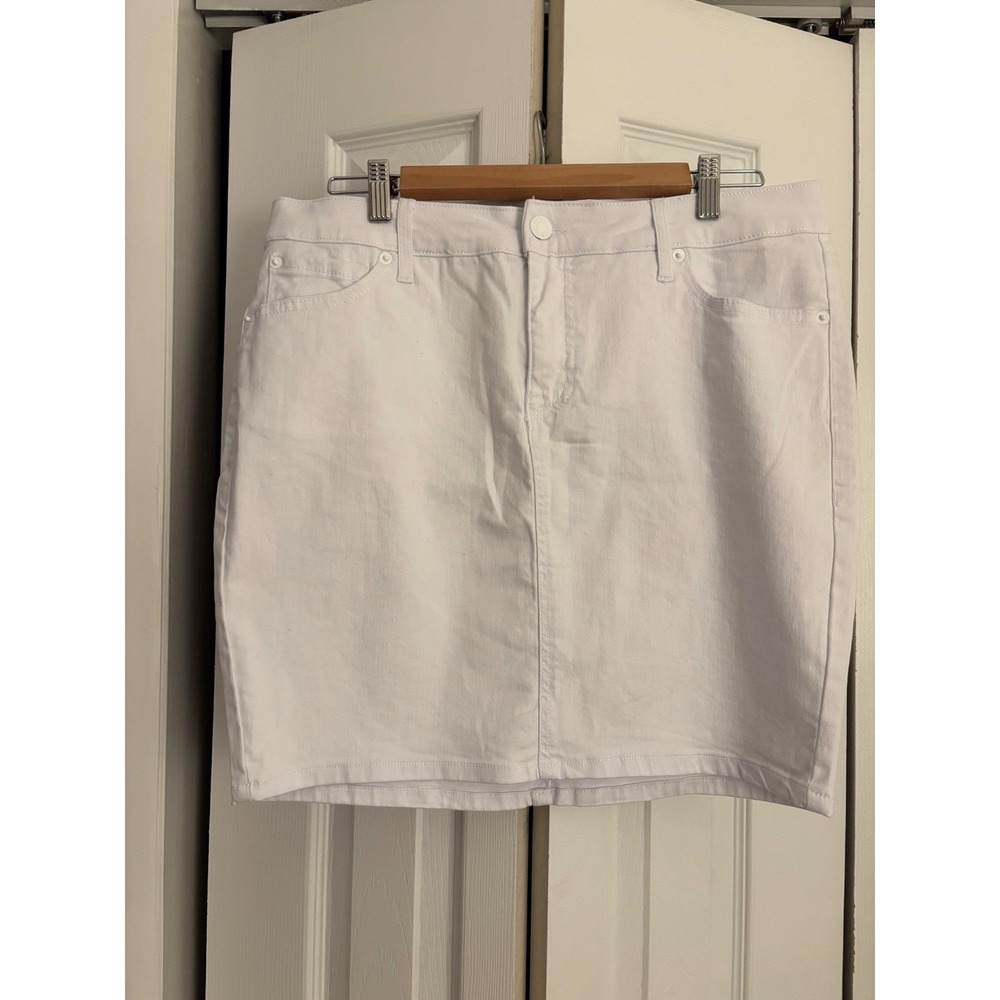 Torrid White Denim Mini Skirt Size 14 NWT Stretch Optic White Classic - Picture 6 of 7